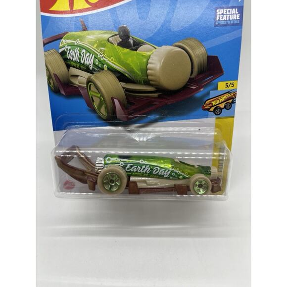 2022 Hot Wheels Carbonator 135/250 Fast Foodie 5/5 Earth Day Bottle Opener 1/64 - Picture 2 of 4